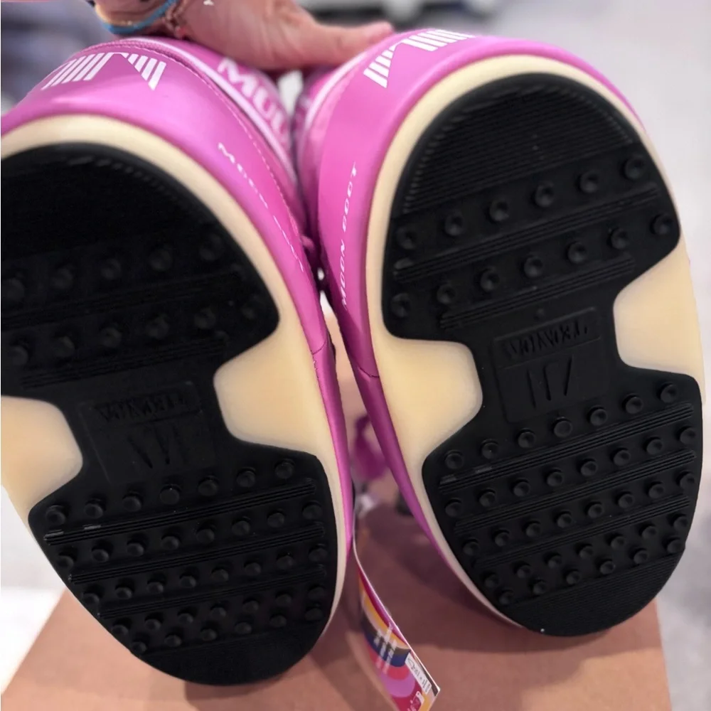 Women’s Moon Boots Vibrant Pink Winter Boots - Picture 3 of 10